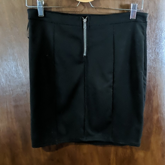 Black Mini skirt - Picture 2 of 5